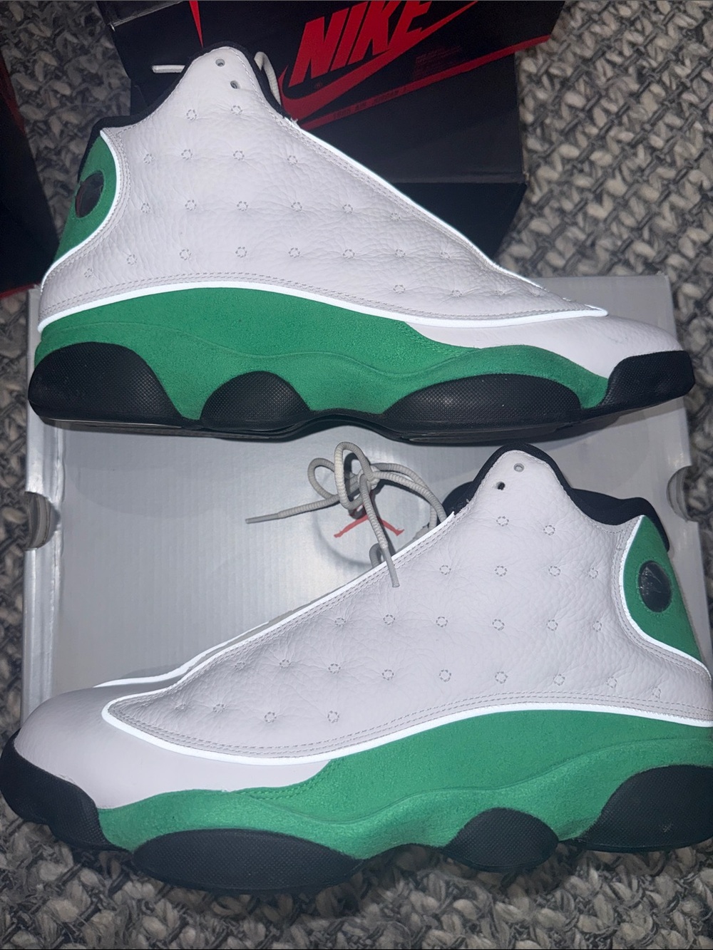 Air Jordan 13 Retro
White/Lucky Green-Black